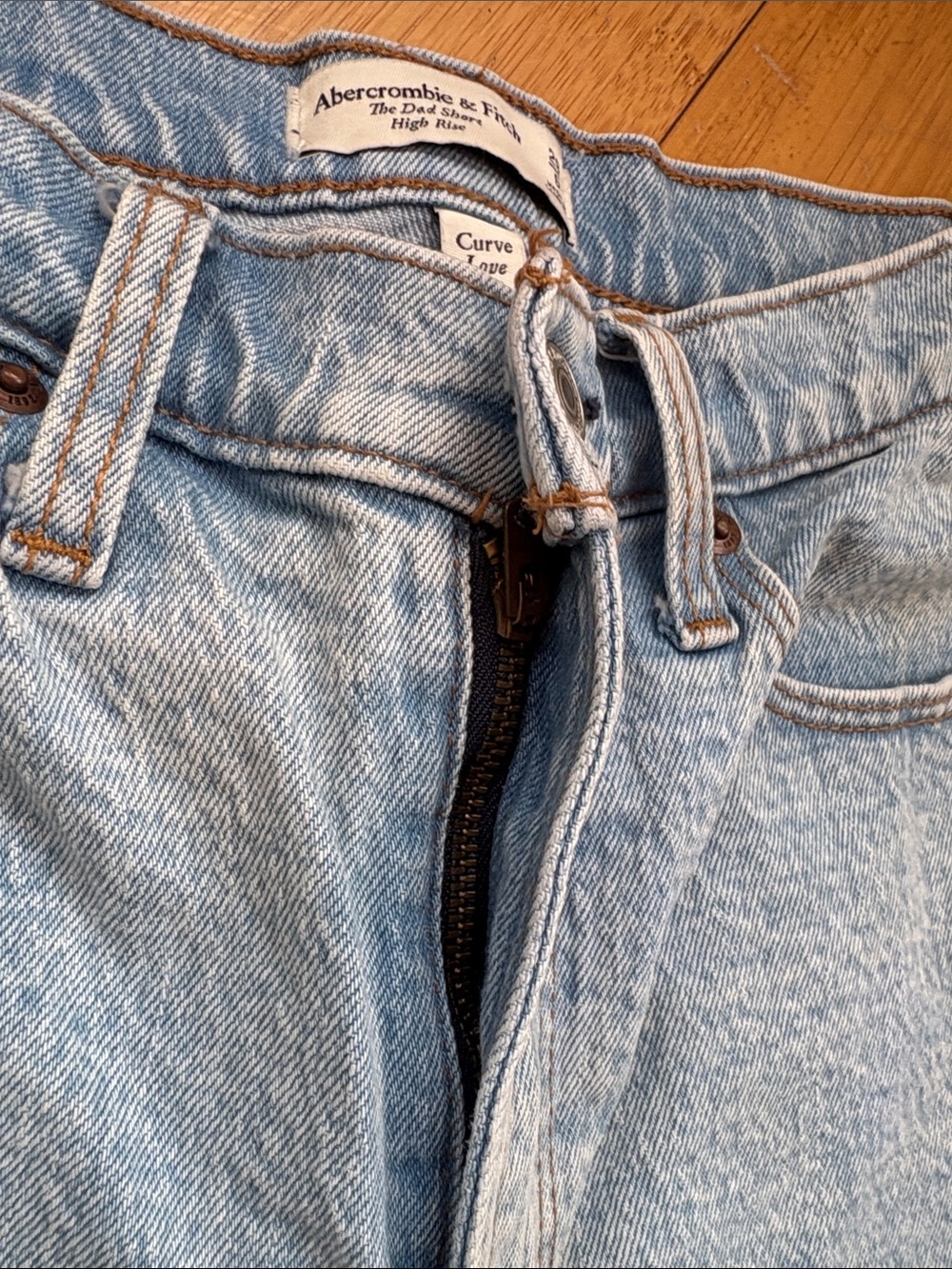 Abercrombie & Fitch Light Wash High-Rise Jean Shorts - Picture 3 of 4